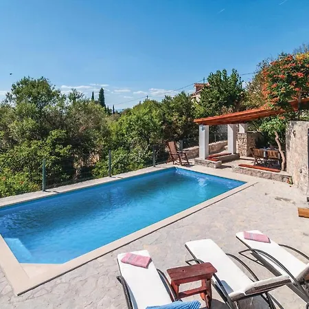 Cozy Home In Bobovisca With Outdoor Swimming Pool Lozisce Exterior photo
