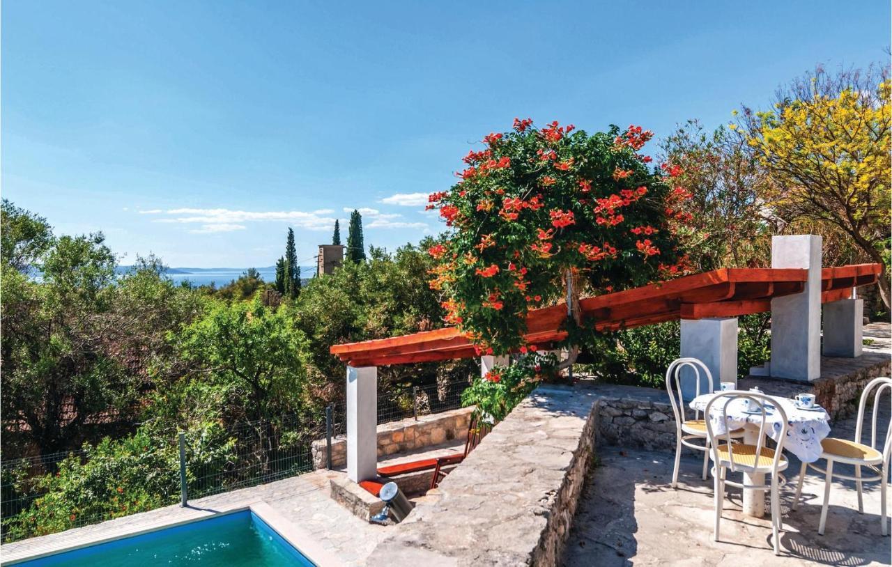 Cozy In Bobovisca With Outdoor Swimming Pool Case de vacanță *