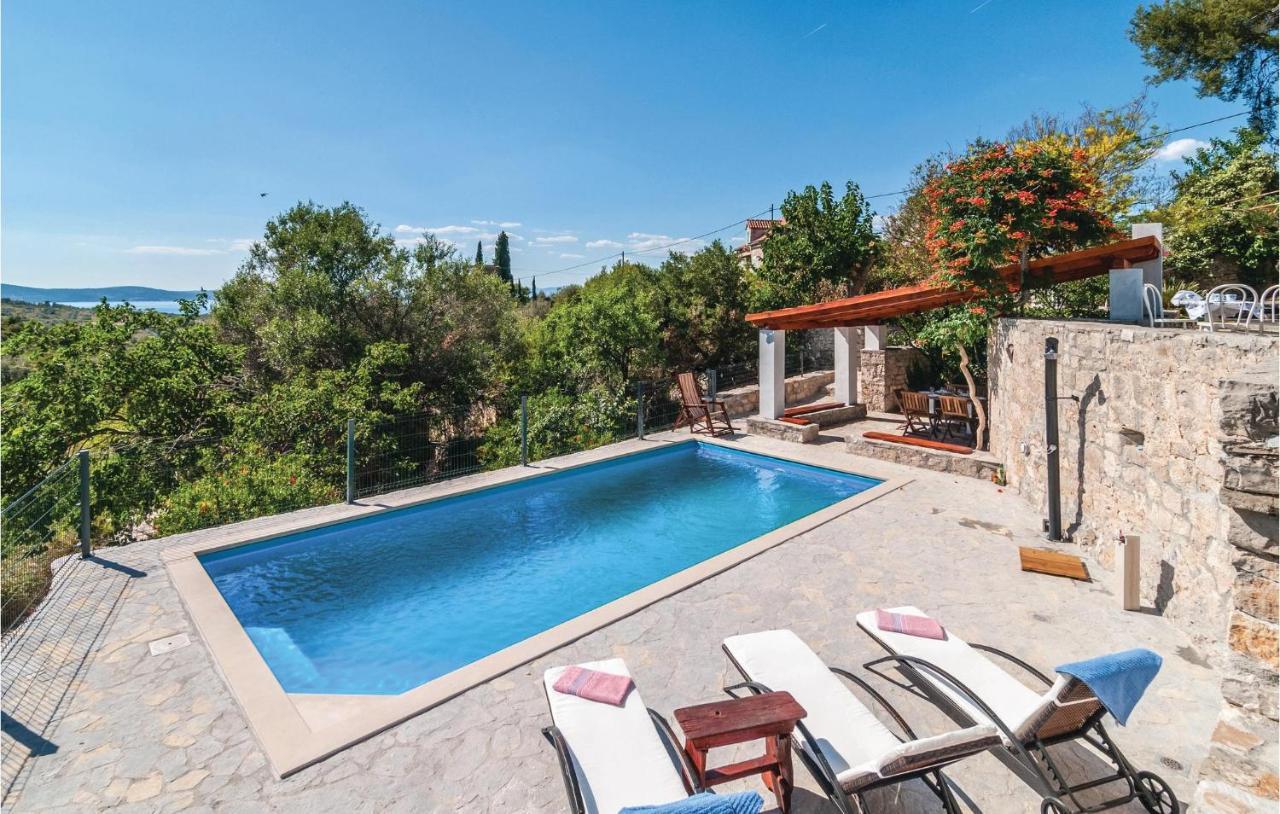 Cozy In Bobovisca With Outdoor Swimming Pool