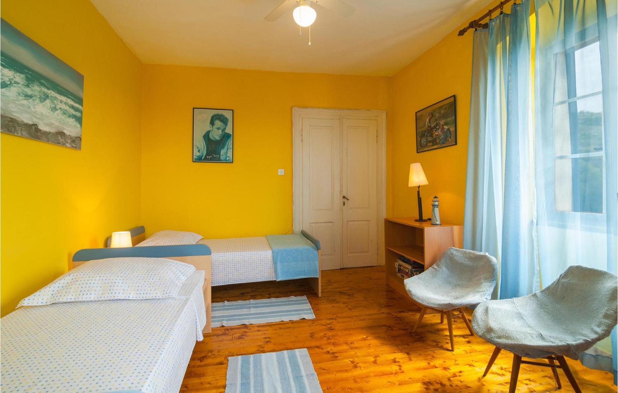 Cozy In Bobovisca With Outdoor Swimming Pool Lozisce