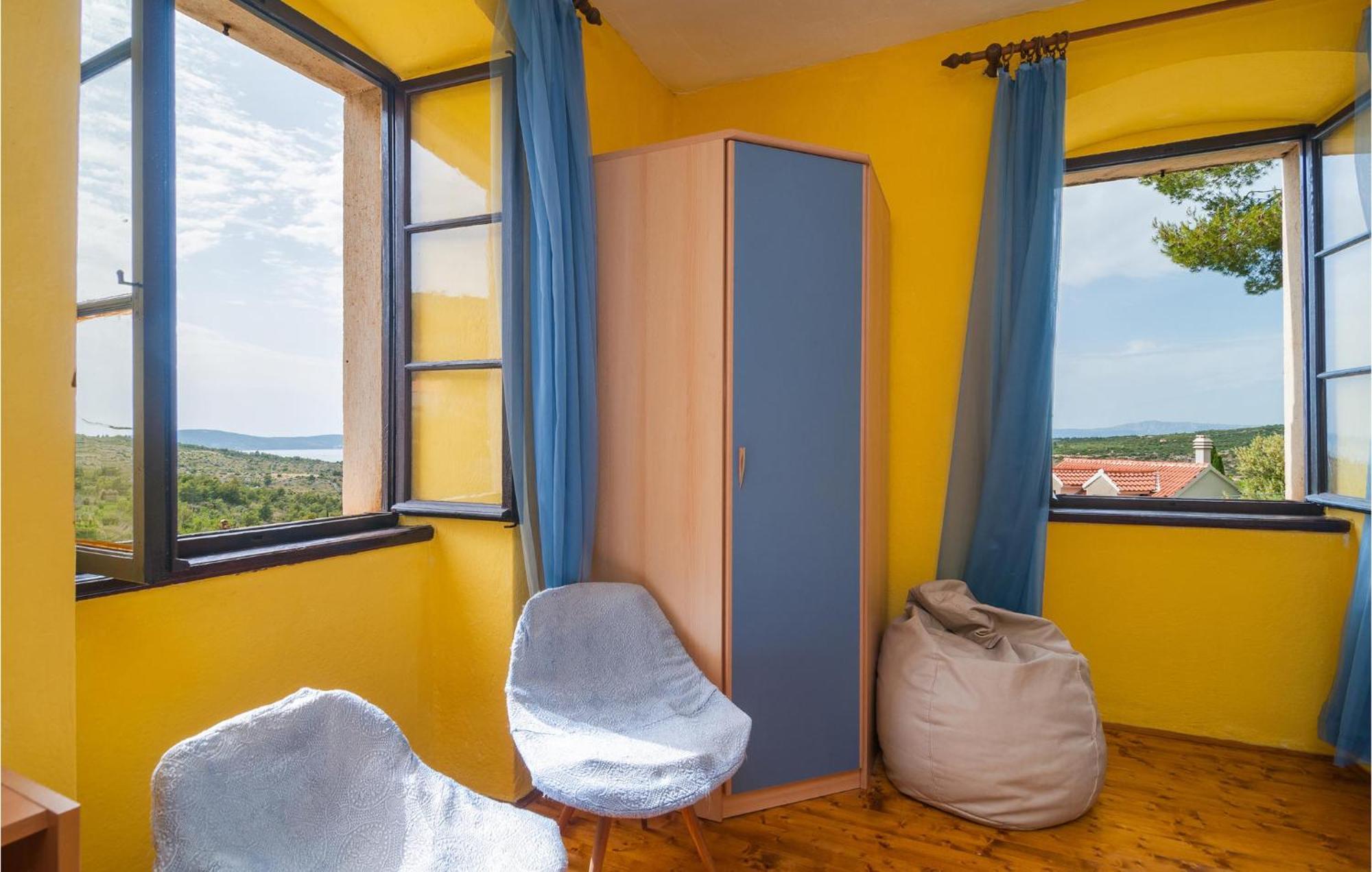 Cozy In Bobovisca With Outdoor Swimming Pool